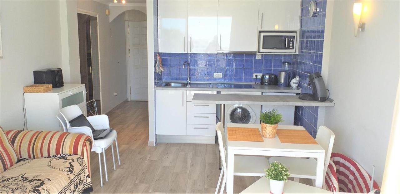 Apartment With A Large South-Facing Balcony, Sea View And Wifi In Las Americas Center Playa de las Americas  Luaran gambar