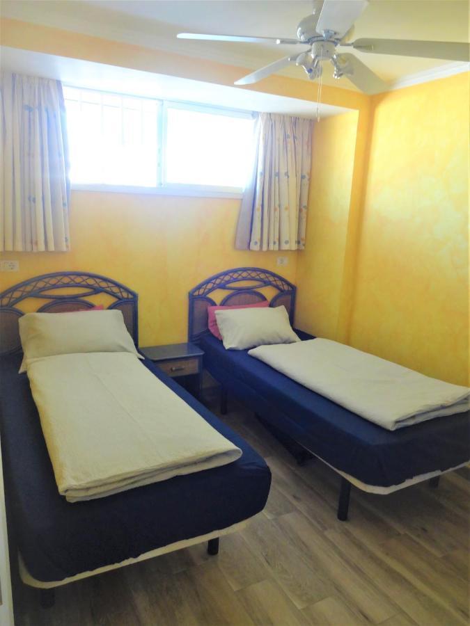 Apartment With A Large South-Facing Balcony, Sea View And Wifi In Las Americas Center Playa de las Americas  Luaran gambar
