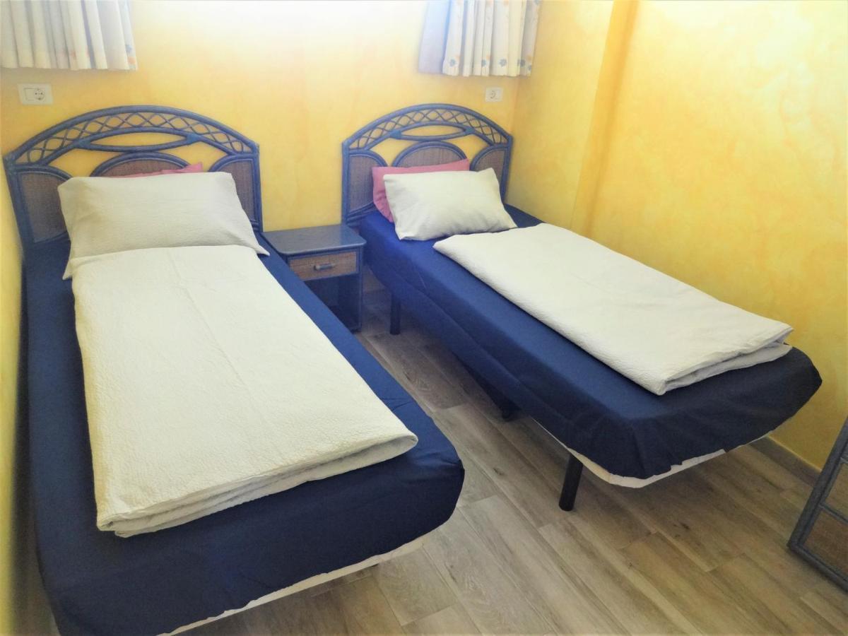 Apartment With A Large South-Facing Balcony, Sea View And Wifi In Las Americas Center Playa de las Americas  Luaran gambar
